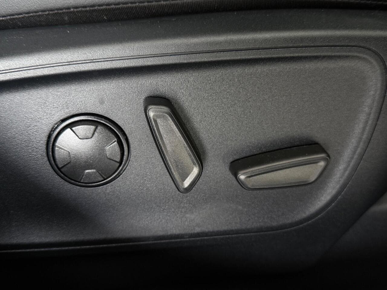 Ford Kuga thumbnail Misc Controls