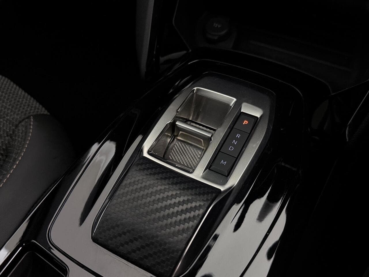 Peugeot 2008 thumbnail Misc Controls