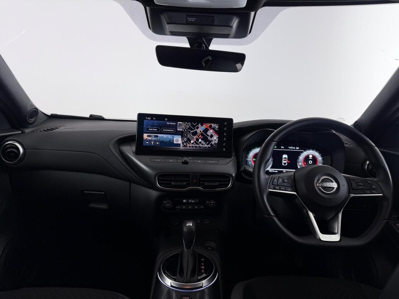 Nissan Juke thumbnail Interior Front