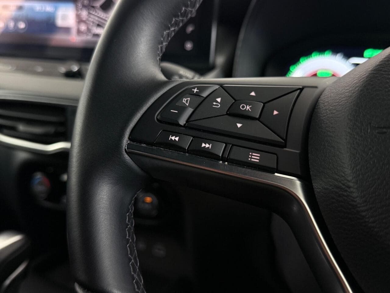 Nissan Juke thumbnail Misc Controls