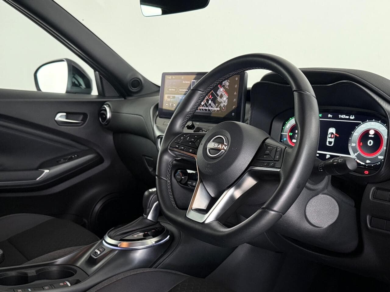Nissan Juke thumbnail Interior Front