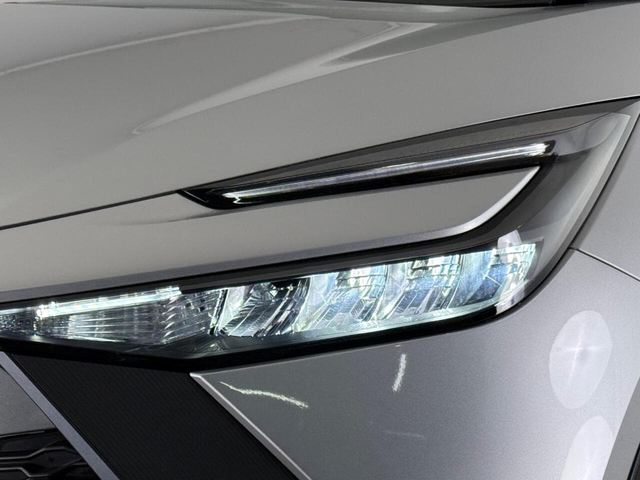 Toyota C-HR thumbnail Lights Front