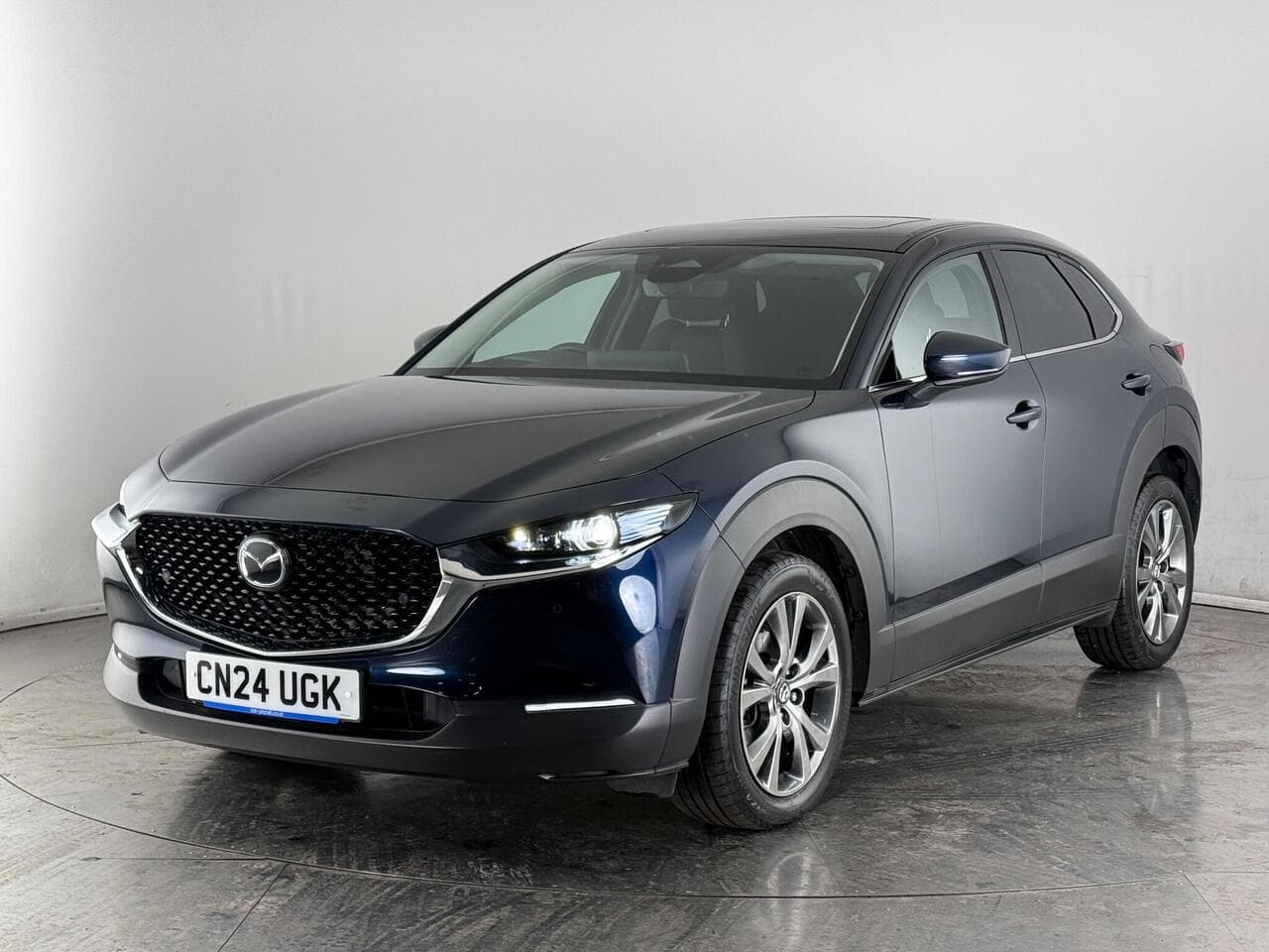 Mazda CX-30 thumbnail Front Left