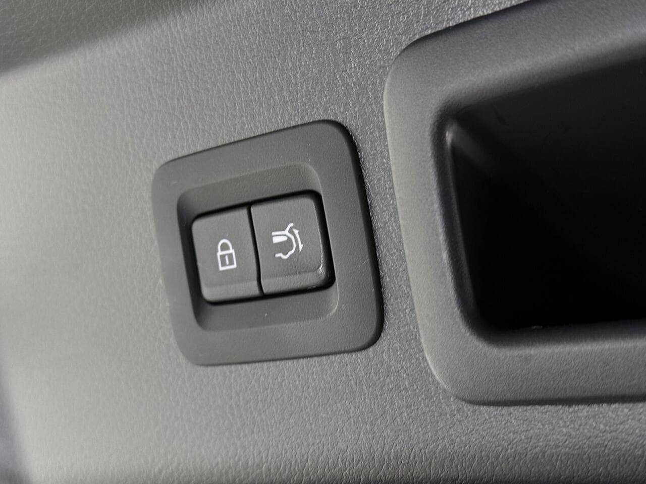 Mazda CX-30 thumbnail Misc Controls