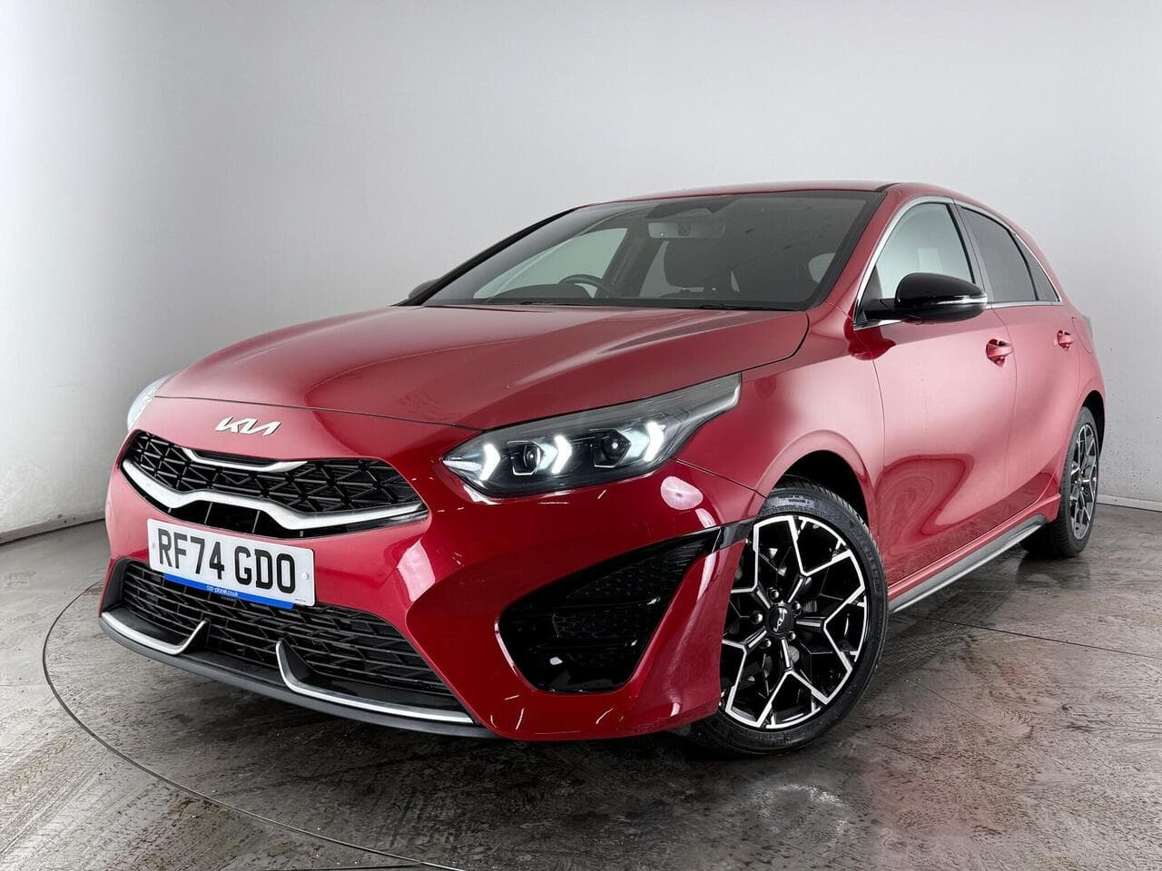 Kia Ceed thumbnail Front Left
