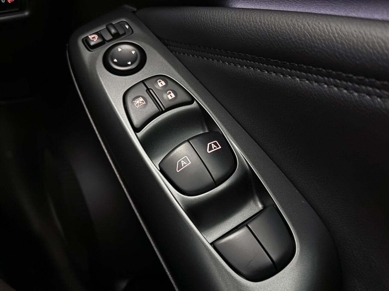 Nissan Juke thumbnail Misc Controls