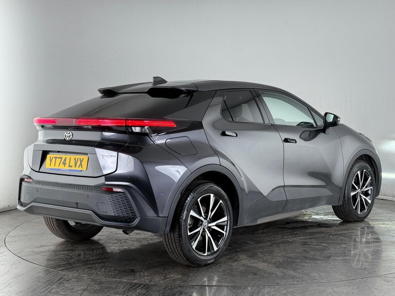 Toyota C-HR thumbnail Rear Right