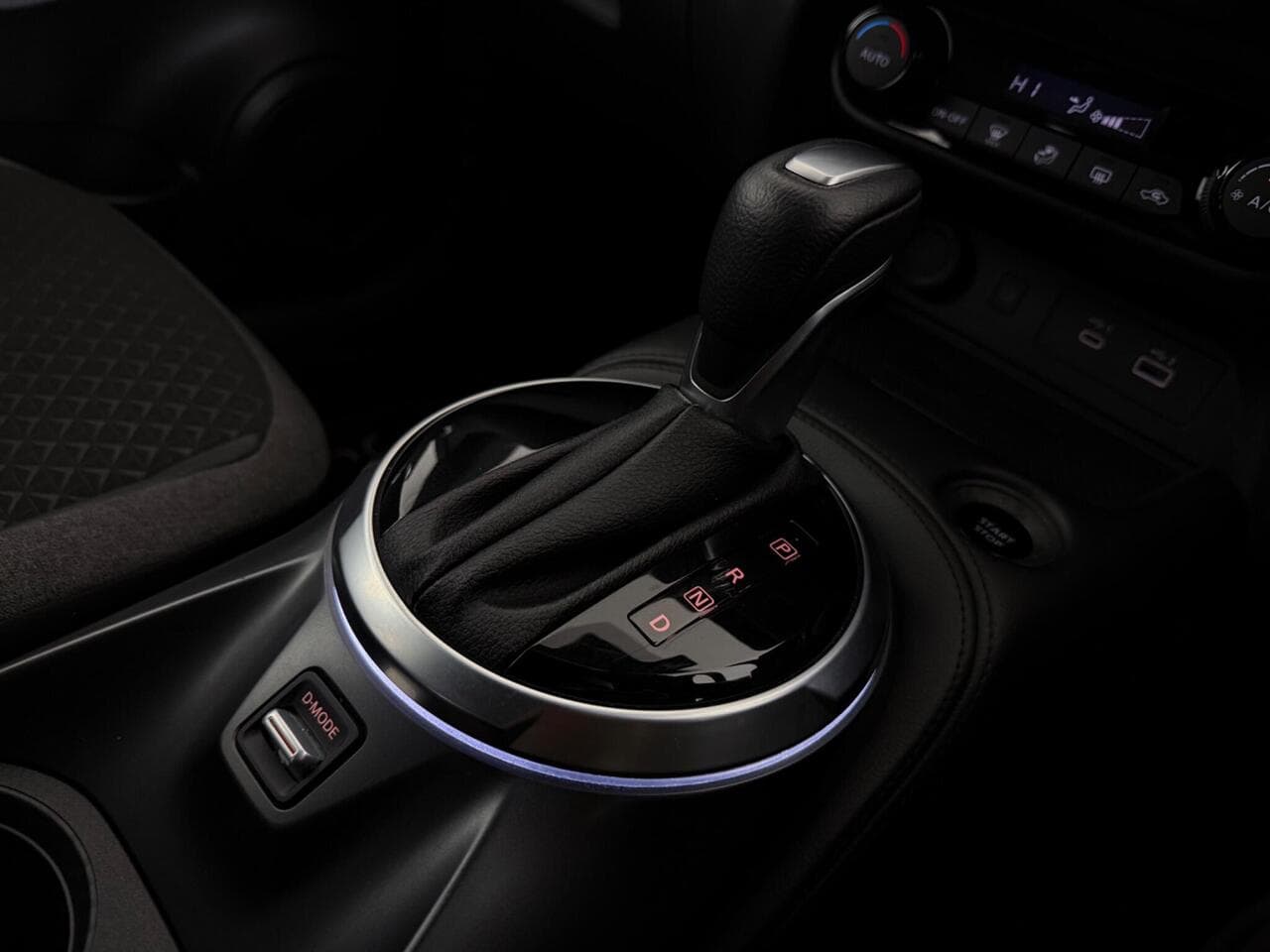 Nissan Juke thumbnail Interior Front