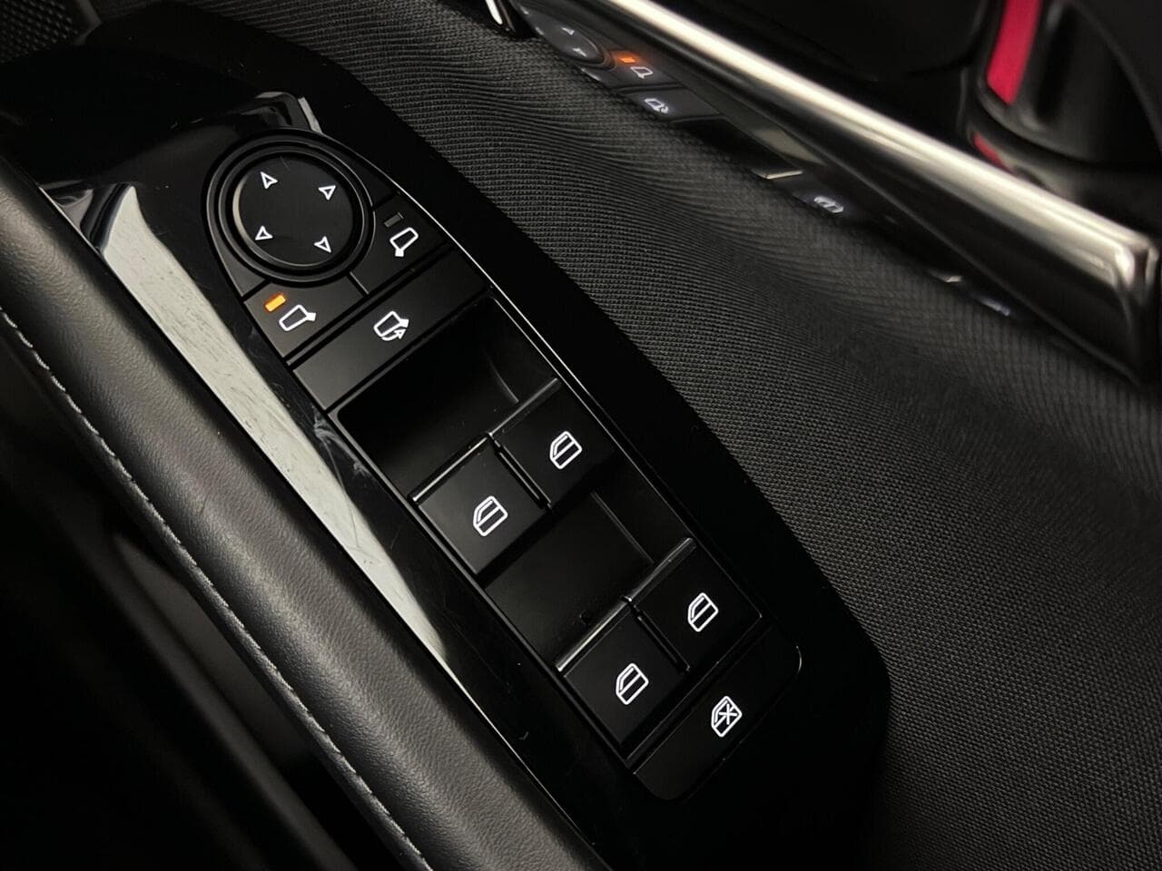 Mazda CX-30 thumbnail Misc Controls