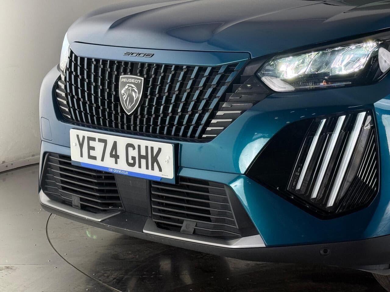 Peugeot 2008 thumbnail Lights Front