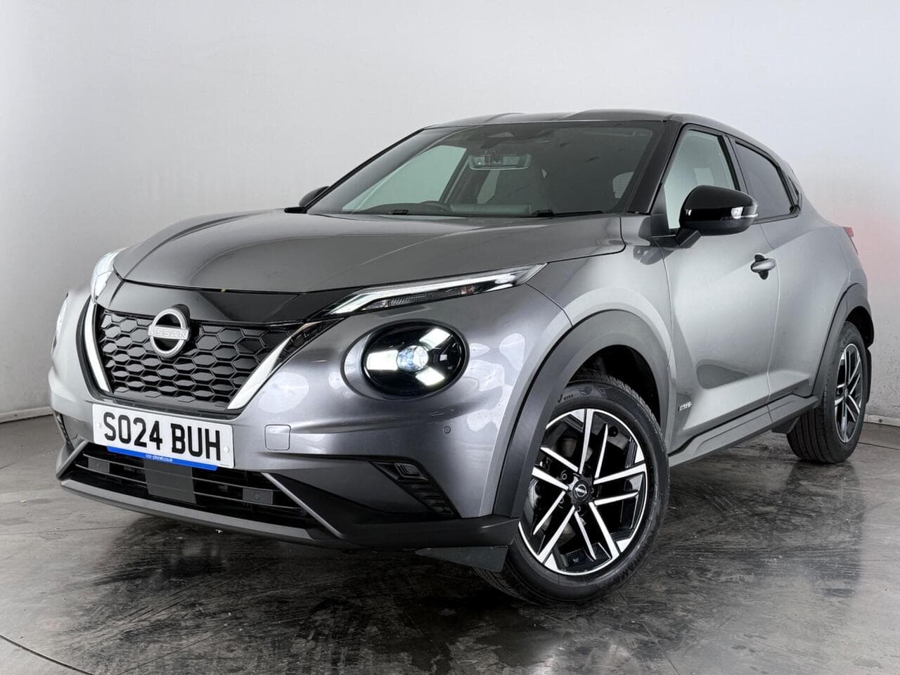 Nissan Juke thumbnail Front Left