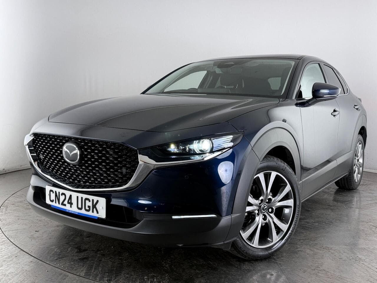 Mazda CX-30 thumbnail Front Left