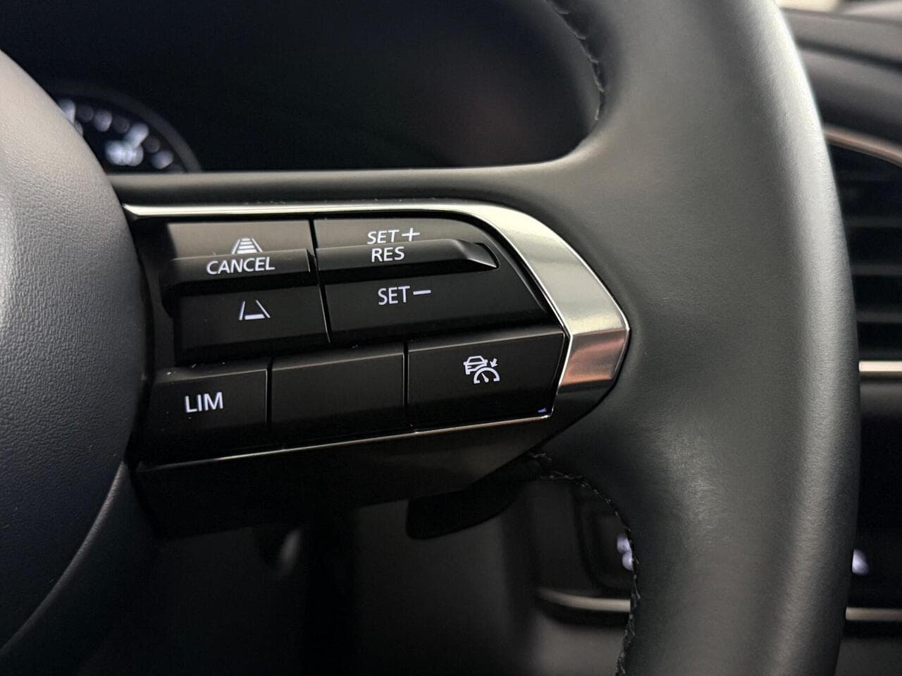 Mazda CX-30 thumbnail Misc Controls