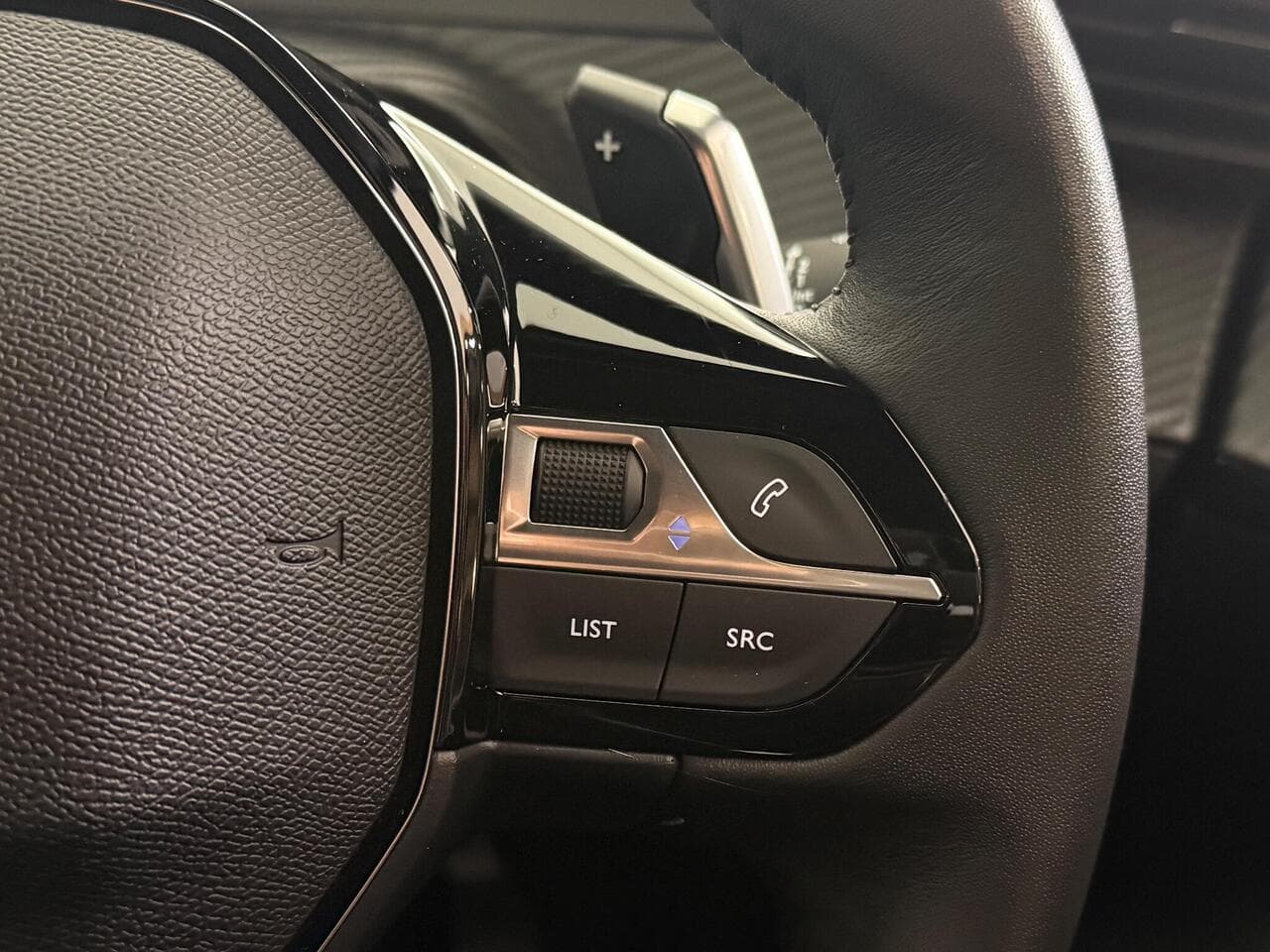 Peugeot 2008 thumbnail Misc Controls