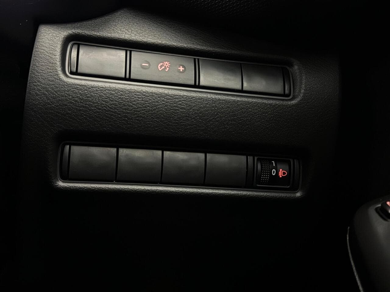 Nissan Juke thumbnail Misc Controls